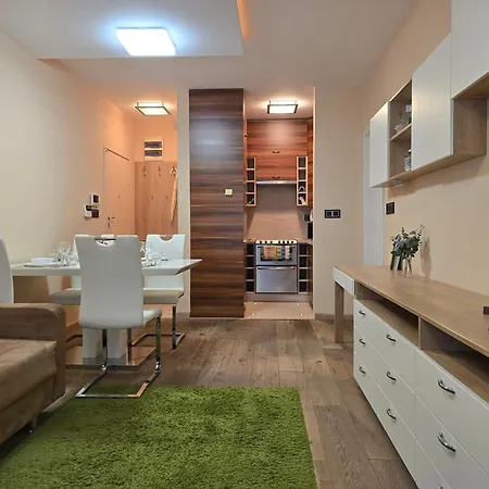 La Dolce -massage Shower With Ac, Balcony Near The Park
