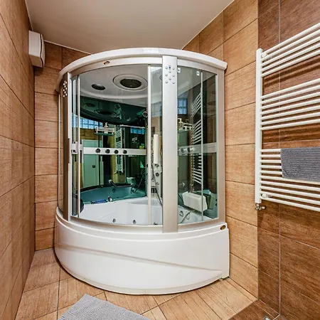 La Dolce -massage Shower With Ac, Balcony Near The Park Appartement
