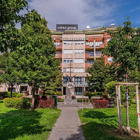 La Dolce -massage Shower With Ac, Balcony Near The Park Appartement *