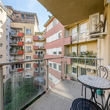 Appartement La Dolce -massage Shower With Ac, Balcony Near The Park