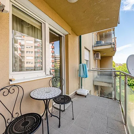 Appartement La Dolce -massage Shower With Ac, Balcony Near The Park