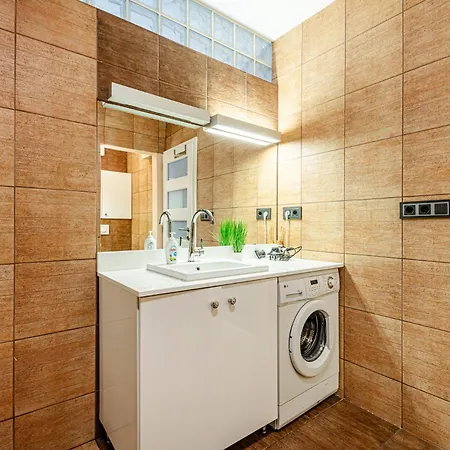 La Dolce -massage Shower With Ac, Balcony Near The Park Appartement Budapest