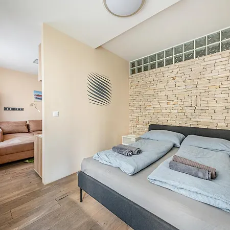 La Dolce -massage Shower With Ac, Balcony Near The Park *