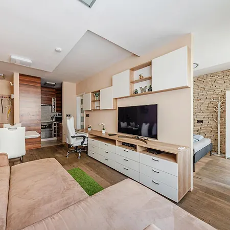 La Dolce -massage Shower With Ac, Balcony Near The Park Appartement *