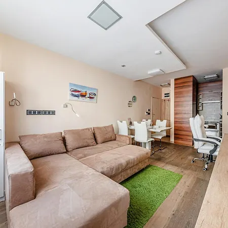 La Dolce -massage Shower With Ac, Balcony Near The Park Appartement *